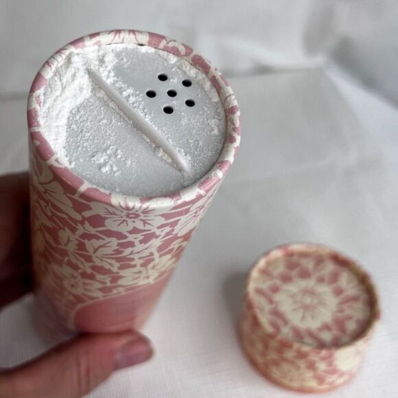 Talbots Keepsake Perfumed Body Powder 3oz 1992 Vintage - Picture 4 of 5